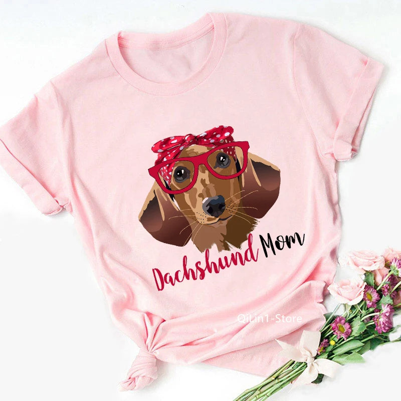 Pink Dachshund Mom Graphic T Shirts